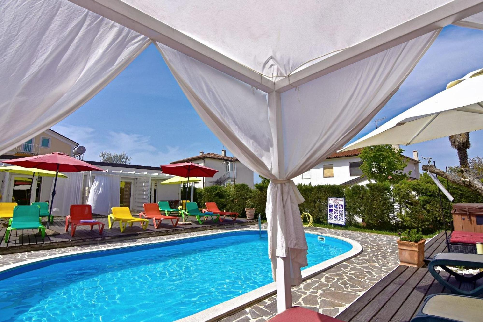Apartmán Nika 5 In Der Residenz Mit Pool Und Whirlpool In Strandnaehe Umag