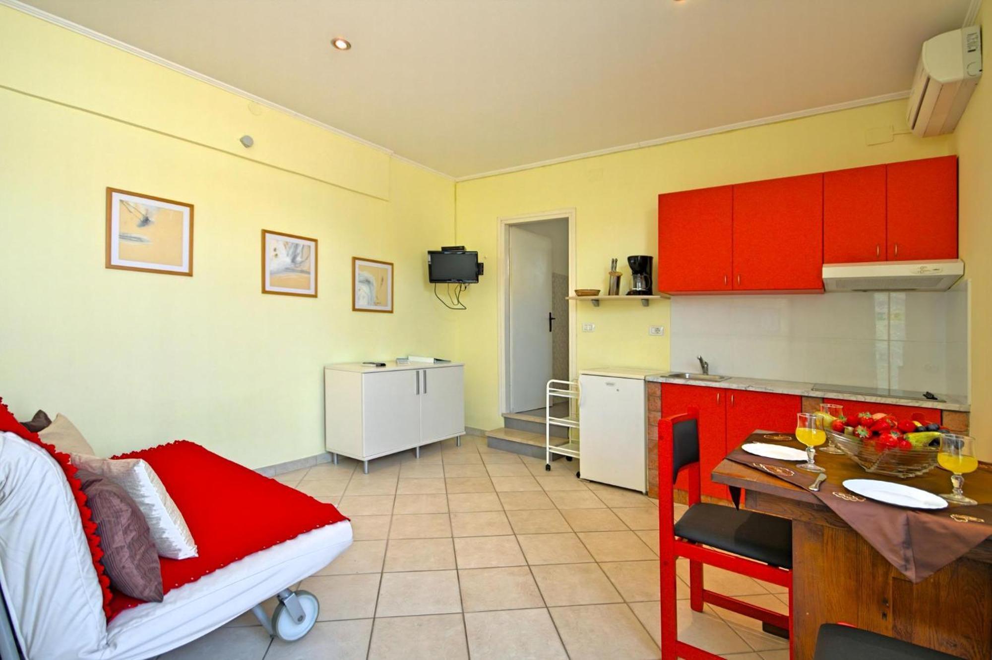 Nika 5 In Der Residenz Mit Pool Und Whirlpool In Strandnaehe Umag