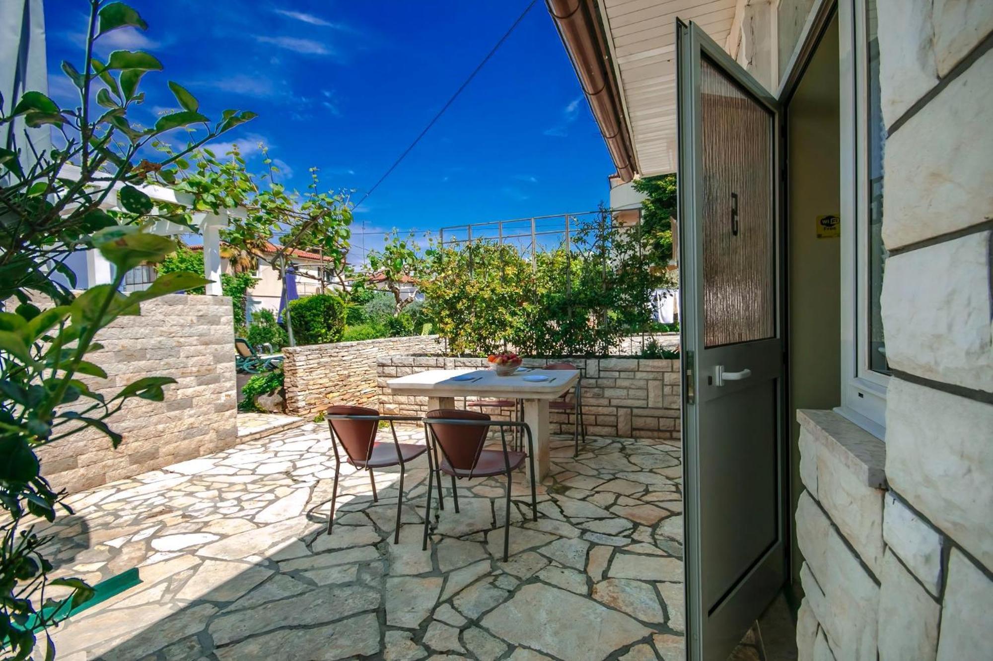 Apartmán Nika 5 In Der Residenz Mit Pool Und Whirlpool In Strandnaehe Umag