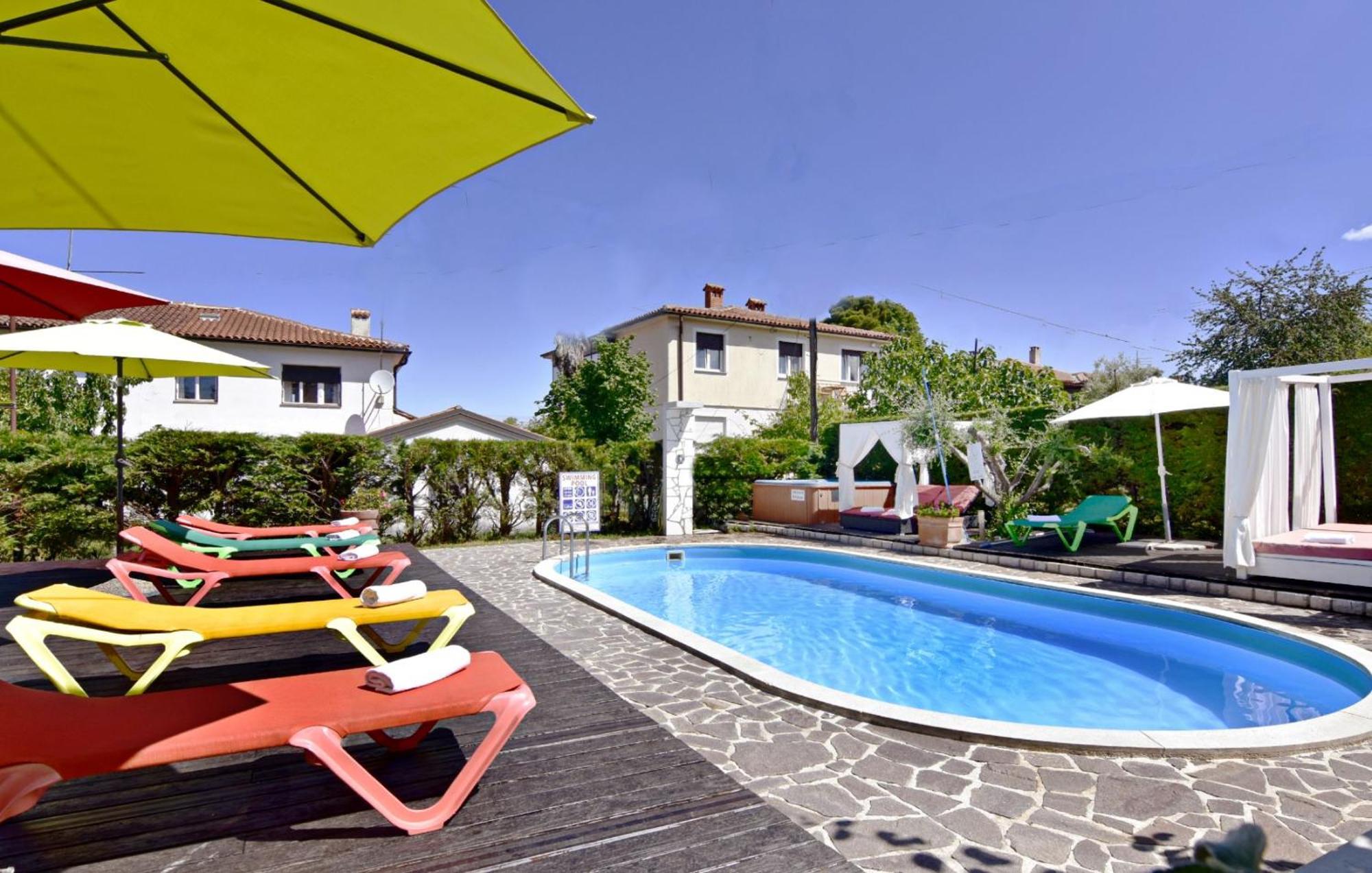 Nika 5 In Der Residenz Mit Pool Und Whirlpool In Strandnaehe Umag