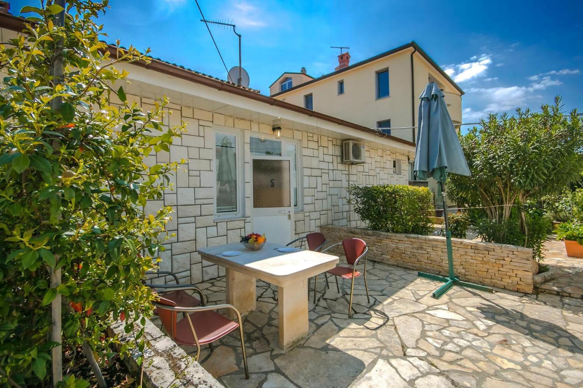 Nika 5 In Der Residenz Mit Pool Und Whirlpool In Strandnaehe * Umag