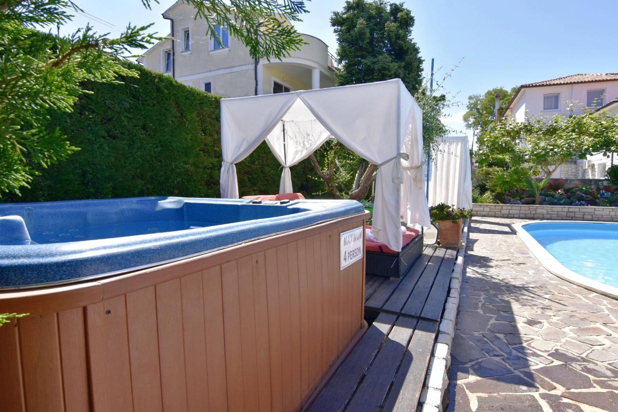 Nika 5 In Der Residenz Mit Pool Und Whirlpool In Strandnaehe Apartmán *